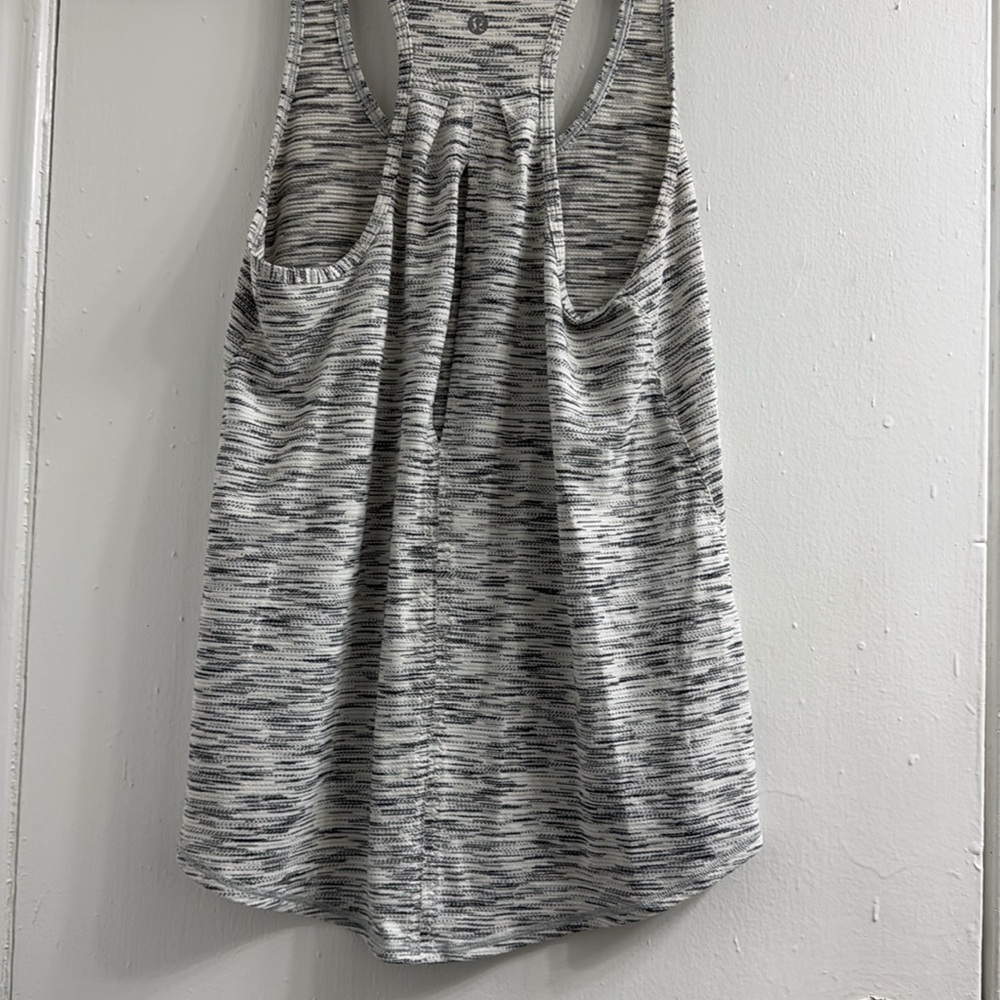 Lululemon Salute the Sun Singlet II
Tiger Space Dye Black White size 6 - Picture 10 of 10